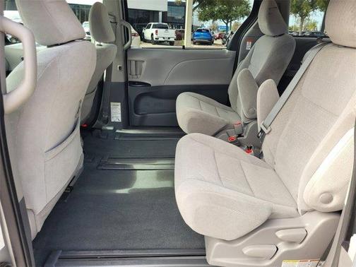 2020 Toyota Sienna LE