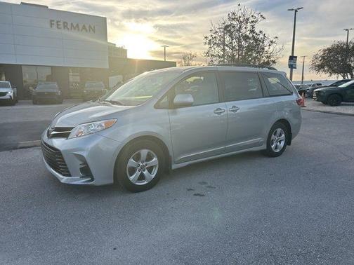 2020 Toyota Sienna LE