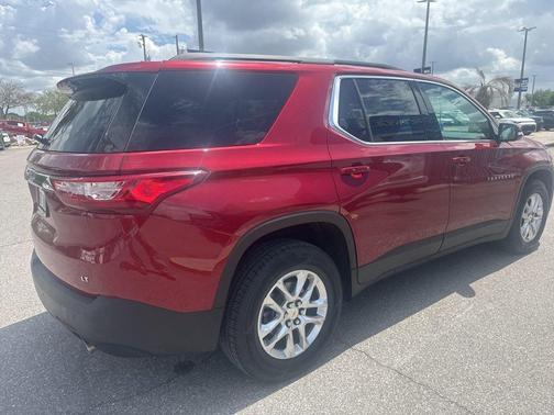 Cajun Red Tintcoat 2020 Chevrolet Traverse LT Cloth