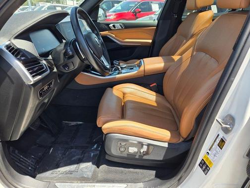 Mineral White Metallic 2019 BMW X5 xDrive40i