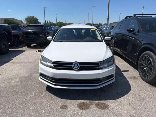 Pure White 2017 Volkswagen Jetta 1.4T S