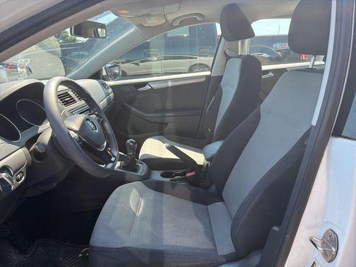 Pure White 2017 Volkswagen Jetta 1.4T S