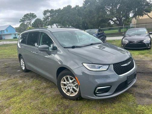 2022 Chrysler Pacifica Touring-L