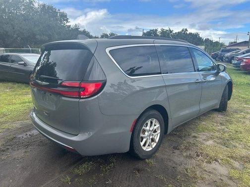 2022 Chrysler Pacifica Touring-L