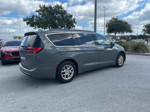 2022 Chrysler Pacifica Touring-L