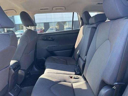 2024 Toyota Highlander Hybrid XLE