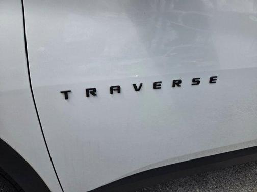 Summit White 2023 Chevrolet Traverse RS