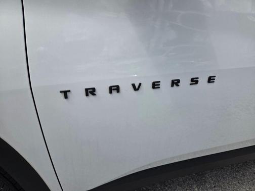 Summit White 2023 Chevrolet Traverse RS