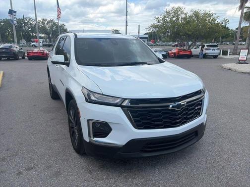 Summit White 2023 Chevrolet Traverse RS