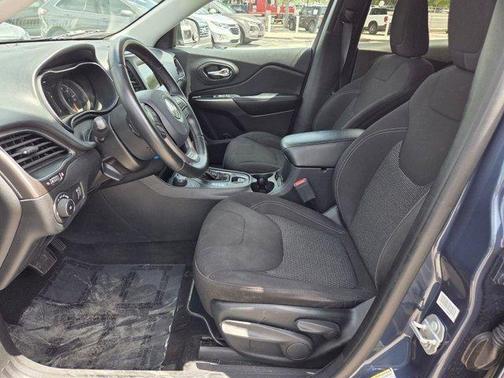 Blue Shade Pearlcoat 2019 Jeep Cherokee Latitude