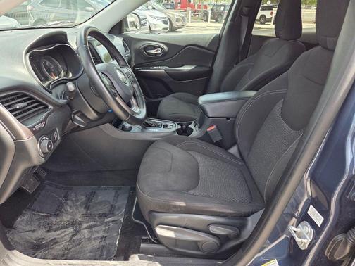 Blue Shade Pearlcoat 2019 Jeep Cherokee Latitude