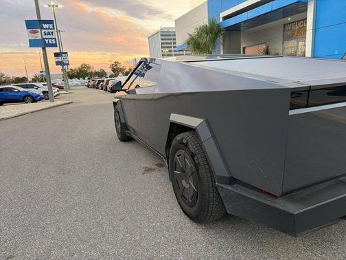 2025 Tesla Cybertruck Base