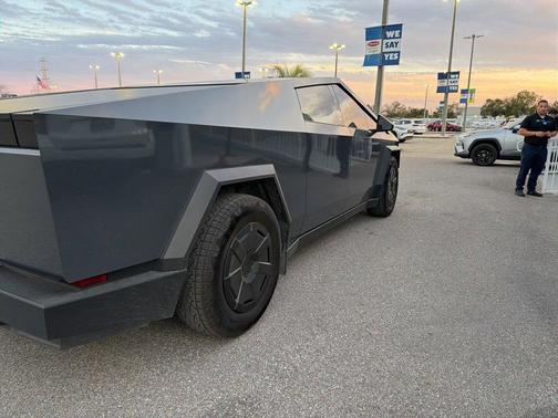 2025 Tesla Cybertruck Base