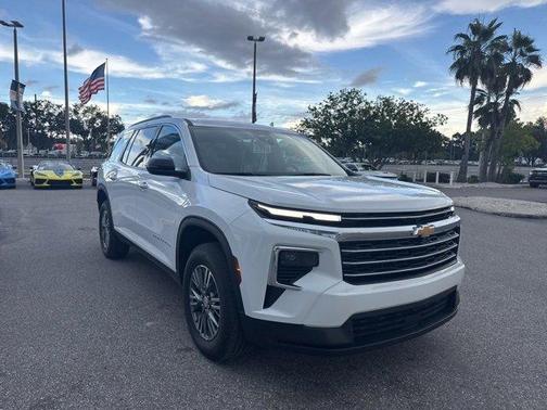2025 Chevrolet Traverse LT