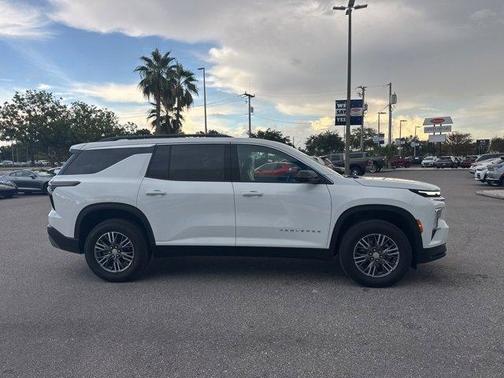 2025 Chevrolet Traverse LT