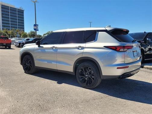 2022 Mitsubishi Outlander SE