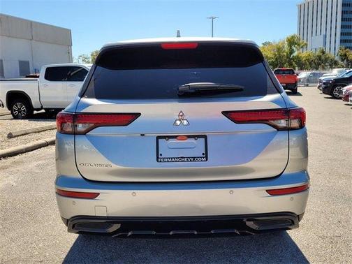 2022 Mitsubishi Outlander SE