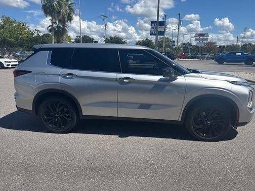 2022 Mitsubishi Outlander SE