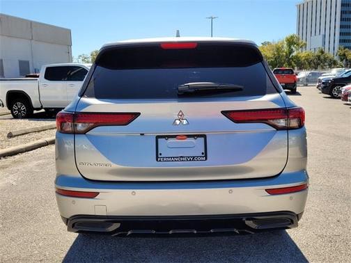 2022 Mitsubishi Outlander SE