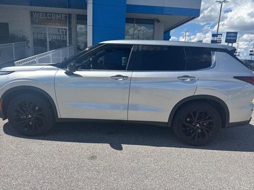 2022 Mitsubishi Outlander SE