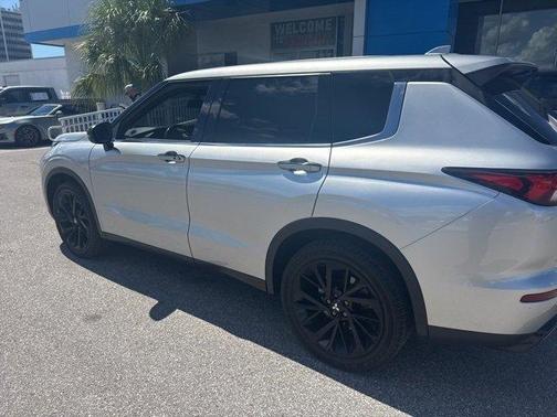 2022 Mitsubishi Outlander SE