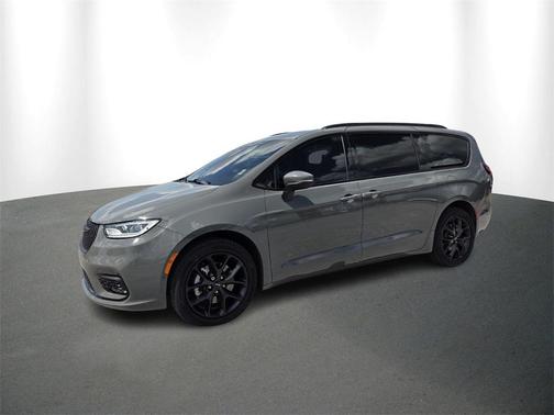 2023 Chrysler Pacifica Touring-L
