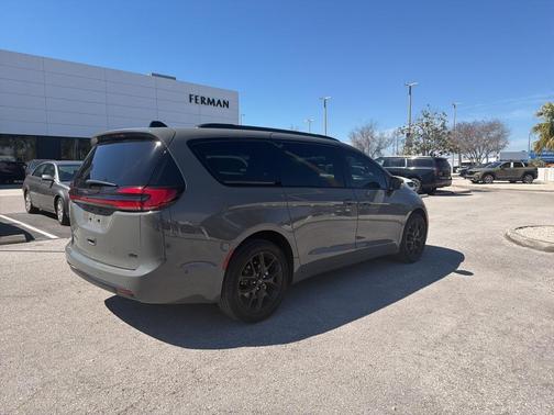2023 Chrysler Pacifica Touring-L