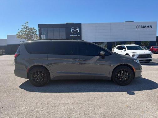2023 Chrysler Pacifica Touring-L