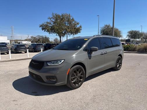 2023 Chrysler Pacifica Touring-L
