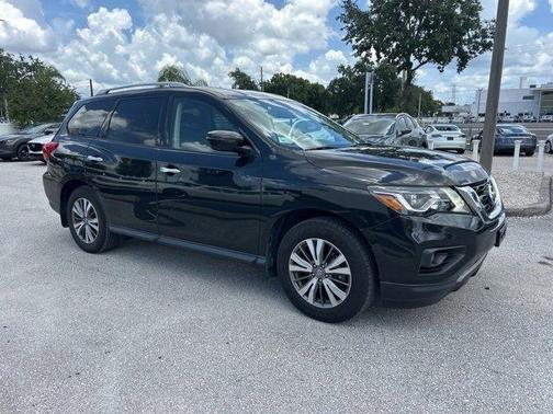 2020 Nissan Pathfinder SV