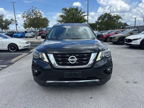 2020 Nissan Pathfinder SV