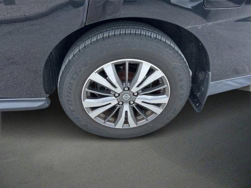 2020 Nissan Pathfinder SV