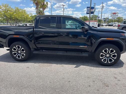 Onyx Black 2024 GMC Canyon AT4