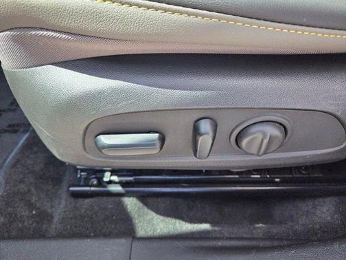 Summit White 2024 Chevrolet Trax ACTIV