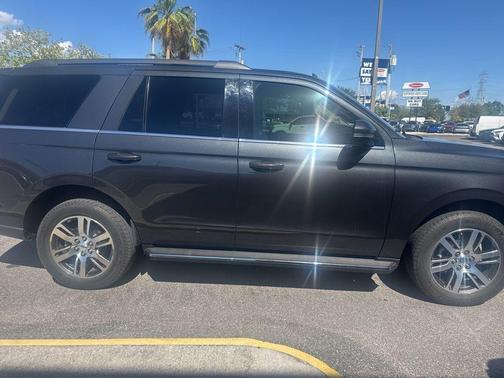 Gray 2022 Ford Expedition XLT
