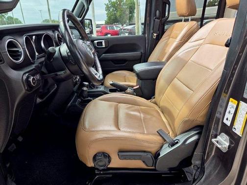 Granite Crystal Clearcoat Metallic 2020 Jeep Wrangler Unlimited Sahara