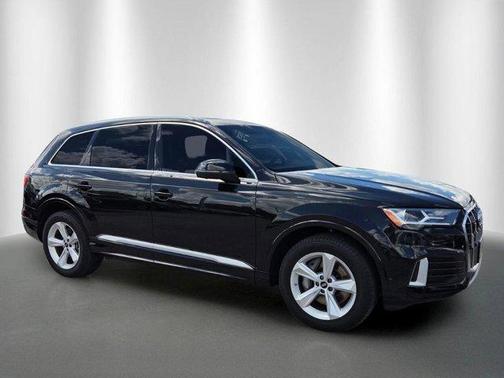 Mythos Black Metallic 2023 Audi Q7 45 Premium Plus