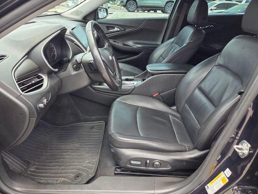 Dark Ash Metallic 2022 Chevrolet Malibu LT
