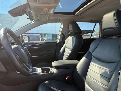 2020 Toyota RAV4 XLE Premium