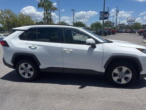 2020 Toyota RAV4 XLE