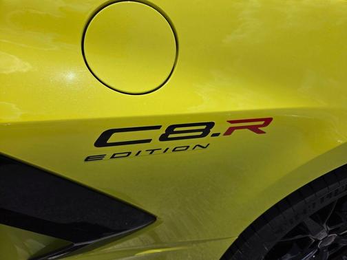 Accelerate Yellow Metallic 2022 Chevrolet Corvette Stingray w/3LT