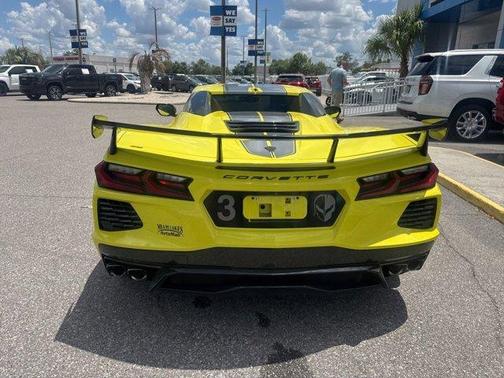 Accelerate Yellow Metallic 2022 Chevrolet Corvette Stingray w/3LT
