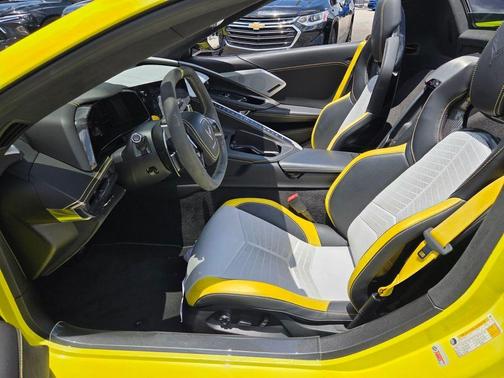 Accelerate Yellow Metallic 2022 Chevrolet Corvette Stingray w/3LT