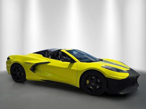 Accelerate Yellow Metallic 2022 Chevrolet Corvette Stingray w/3LT