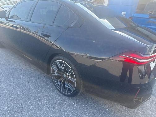 Carbon Black Metallic 2025 BMW 540 i xDrive