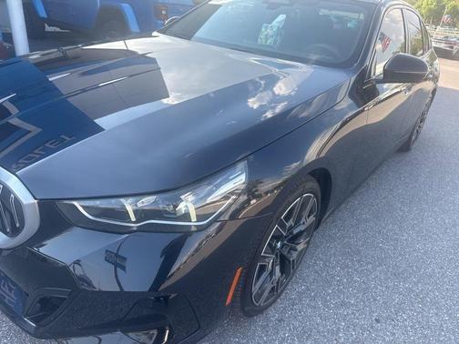 Carbon Black Metallic 2025 BMW 540 i xDrive