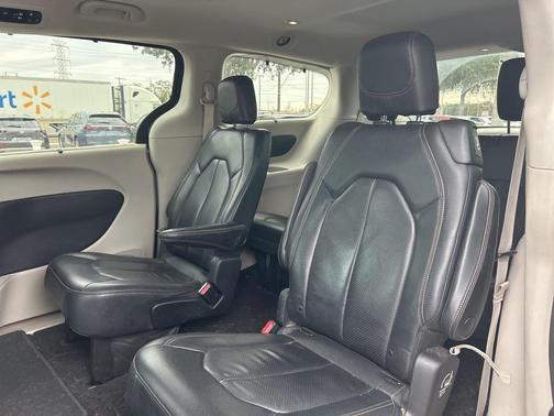 2019 Chrysler Pacifica Touring-L