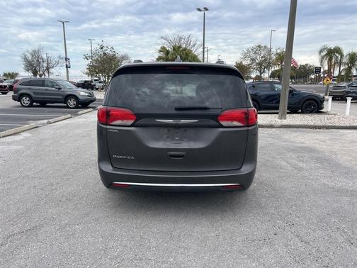 2019 Chrysler Pacifica Touring-L