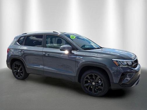 Pure Gray 2022 Volkswagen Taos 1.5T SE