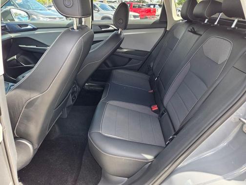 Pure Gray 2022 Volkswagen Taos 1.5T SE